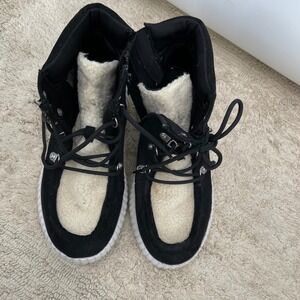 Torrid‎ Black Sherpa Lined Lace Up High Top Boots Womens Size 8WW